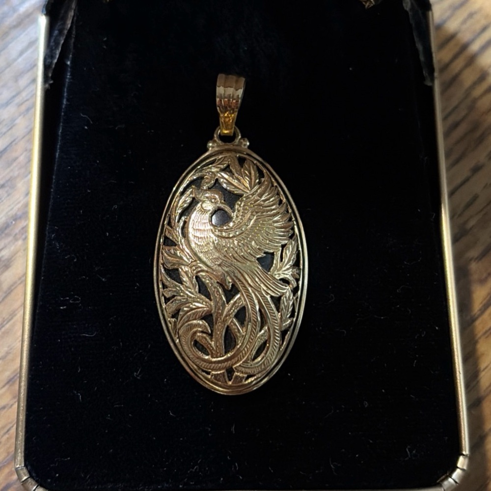 Vintage Authentic Ming’s Hawaii 14k gold black onyx Phoenix Bird Pendant